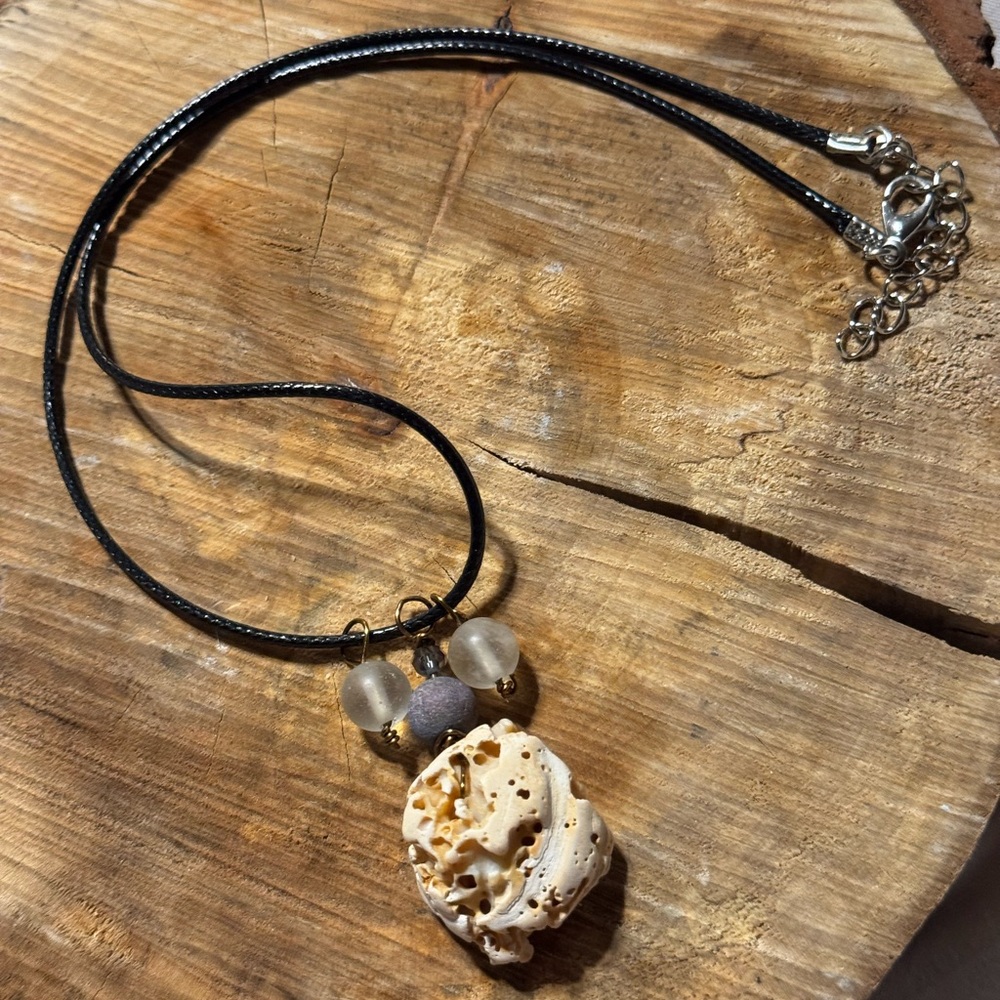 Artisan Black and Gold‎ Pendant Necklace
